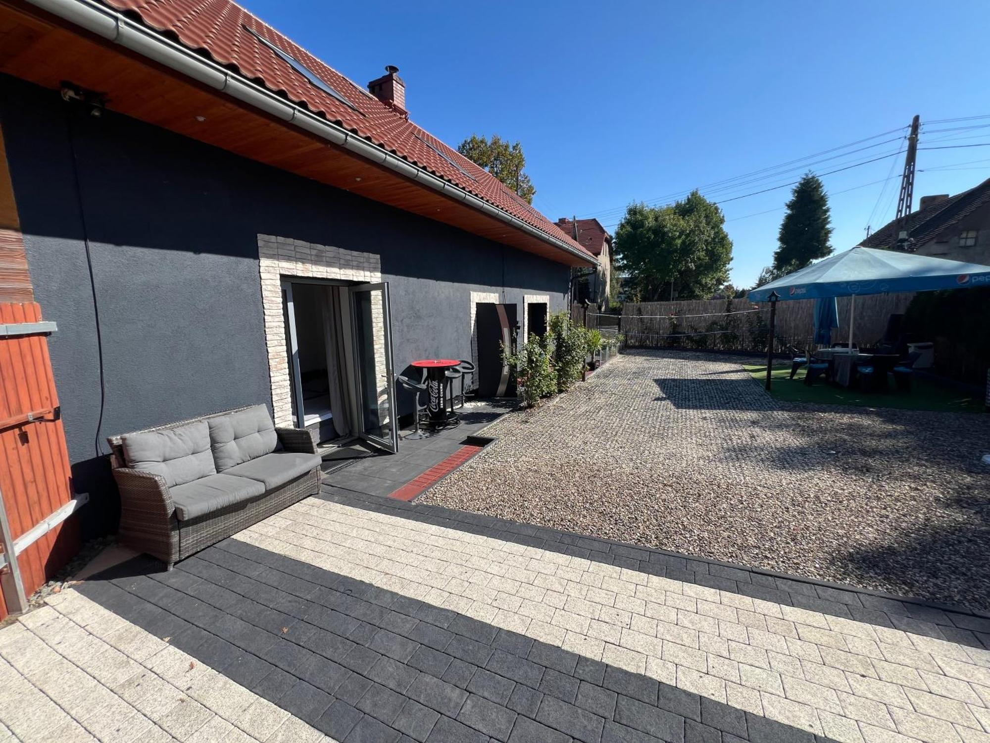 Aparthotel Przytulny Zakatek Zerniki Wroclawskie Exterior foto